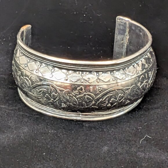 Vintage Sterling Silver Wide Cuff Bracelet - Ornate Floral Engraving & Repoussé - Picture 5 of 7